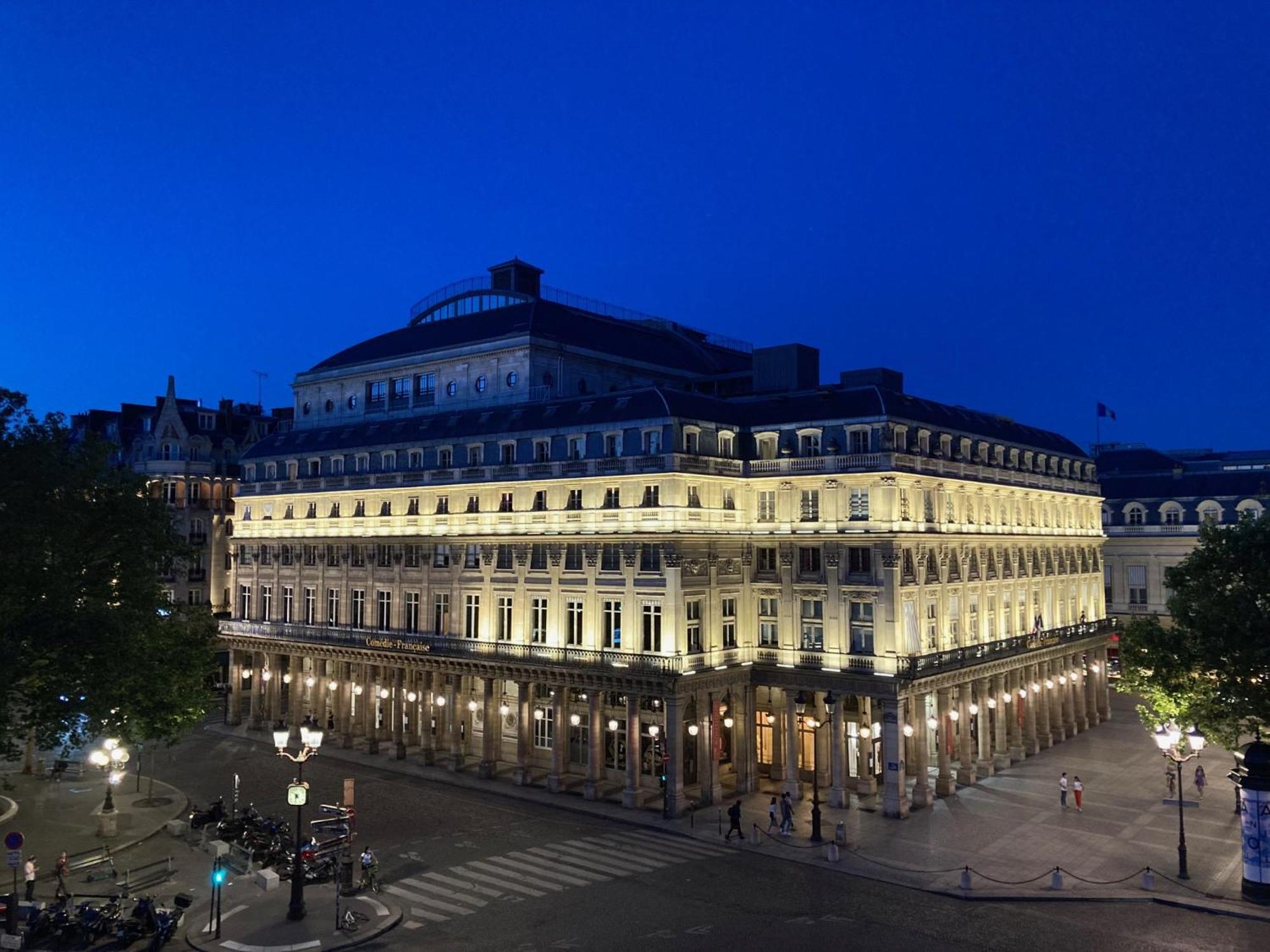 Palais Royal Apartment *
